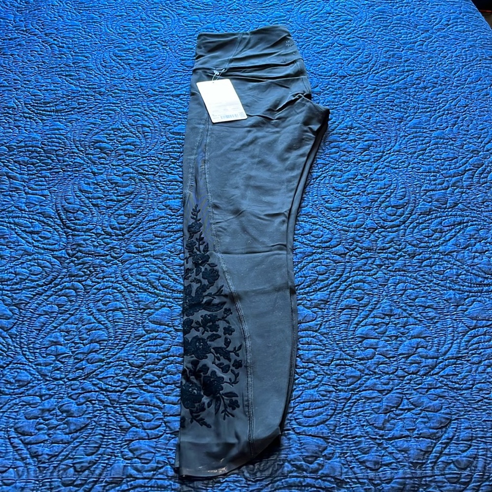 NWT Athleta Velvet Rose 7/8 Leggings